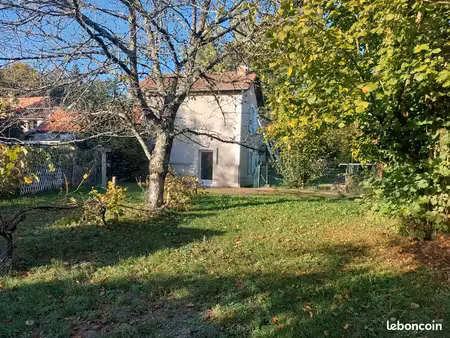 petite maison 2 chambres à louer disponible de suite