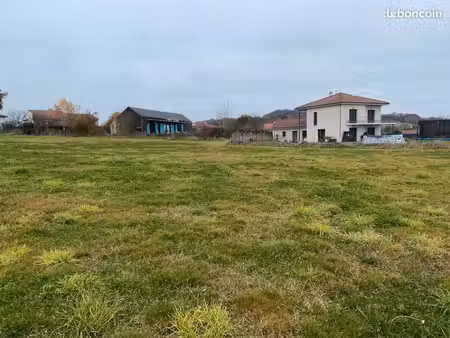 terrain 3 240 m² ytrac