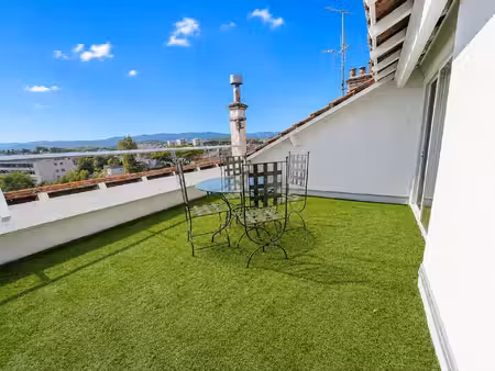 appartement atypique/t3 /terrasse/ parking/ cannes