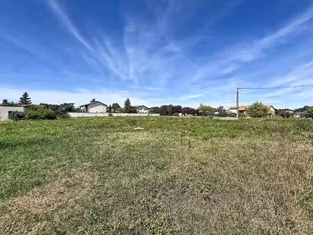 terrain constructible viabilisé de 1238m2