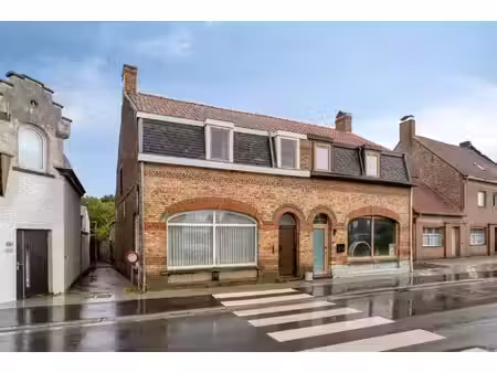 karaktervolle halfopen woning met tuin en garage in vinkt