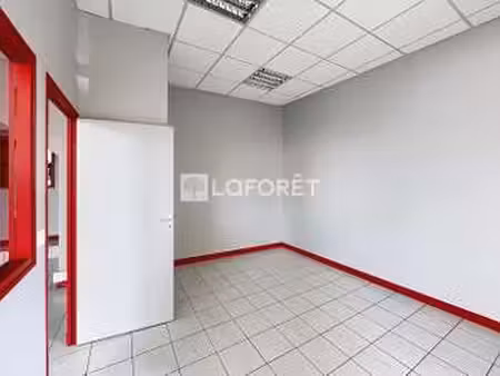 location bureaux et commerces à redon (35600) : à louer / 80m² redon