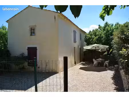 maison p3 avec cour dans un mas