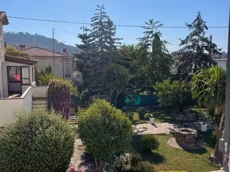 f1avec mezzanine/ grande terrasse / plage à 5 minutes