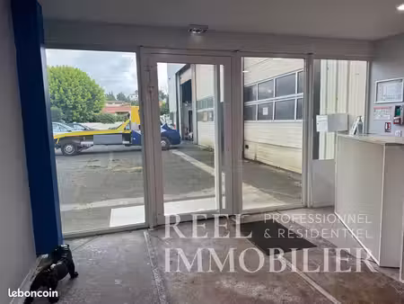 local commercial 570 m² auch