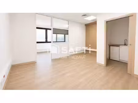 bureaux 100 m² – emplacement stratégique