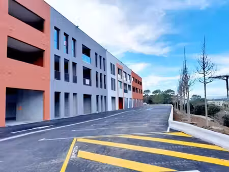 bureaux récents avec terrasse à saint-raphaël