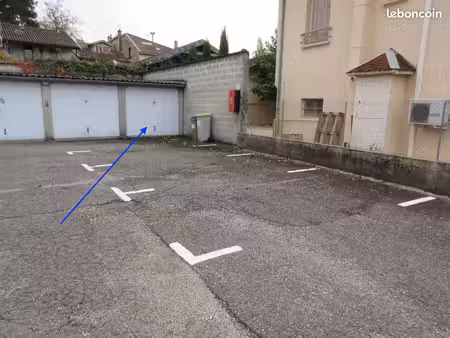 garage + place parking privée