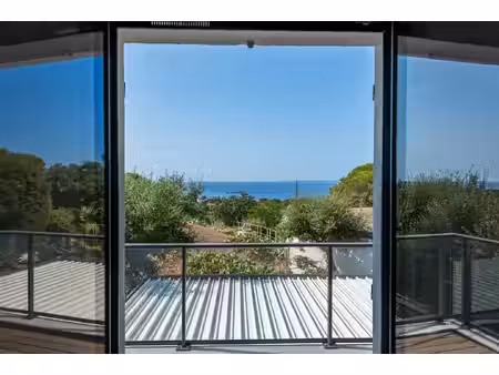 villa rénovée à vendre avec jolie vue mer à saint raphaël , 4 chambres