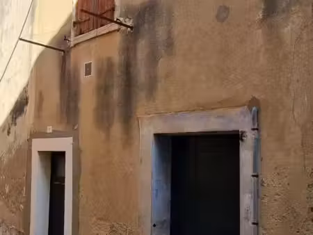 exclusivite : maison de village à restaurer en totalité