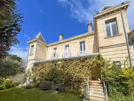aux portes de bordeaux, entre parc bordelais et barrière du médoc, une maison de maître...