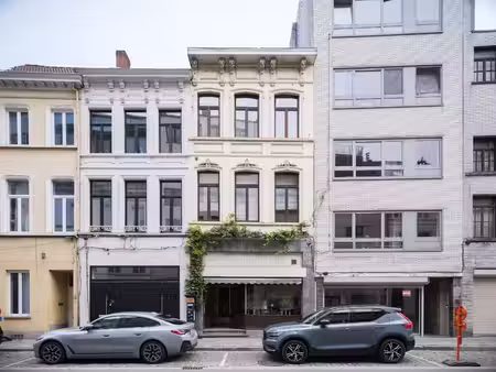 te renoveren handelshuis (266 m²) met stadstuin. wonen en...