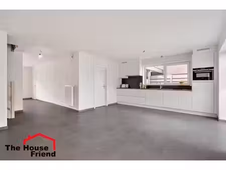 maison neuve haut de gamme avec 3 chambres, jardin et abri