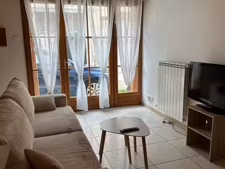 ? petite maison de ville meublée – béziers centre