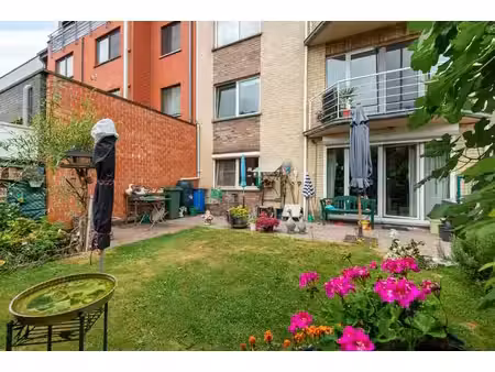 appartement au rez-de-chaussée avec deux chambres et jardin