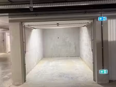 garage fermé à louer en sous-sol – proche douane de bardonnex