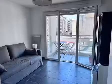 location meublée appartement 1 pièce 19 m² à nice (06000), 650 €