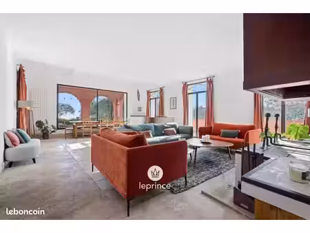 propriété 6 pièces 264 m²