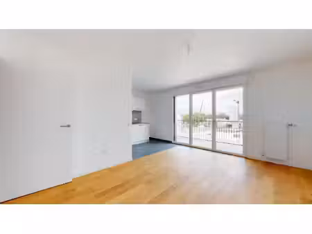 joli 3 pièces neuf 56m2