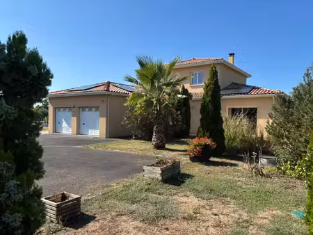 maison familiale de 141 m2, 4 chambres avec dépendances et j