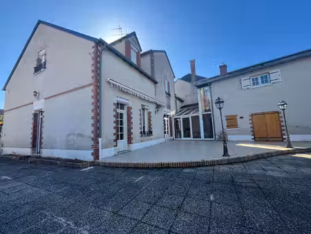 maison levet 7 pièce(s) 245 m²