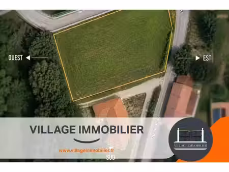 terrain constructible de 1 500 m² au cœur du village de crachier