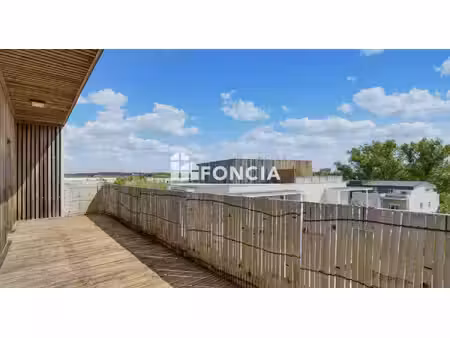 t3 de 69 m² avec terrasse de 30m2 et 2 stationnements