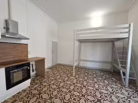 location - studio de 22 m2 proche des arènes et préfecture