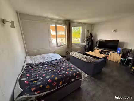 studio 1 pièce 28 m²