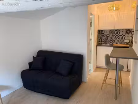 studio meublé 17m2 - aix plein centre