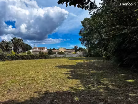 terrain 1 055 m² puget sur argens