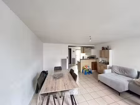 joli logement 80 m² sur 3 niveaux, 2 chambres, garage et remise non attenants - locataire 