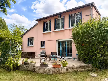 maison atypique avec jardin, garage et accès direct à la seine
