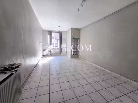 maison avec 4 chambres + cour