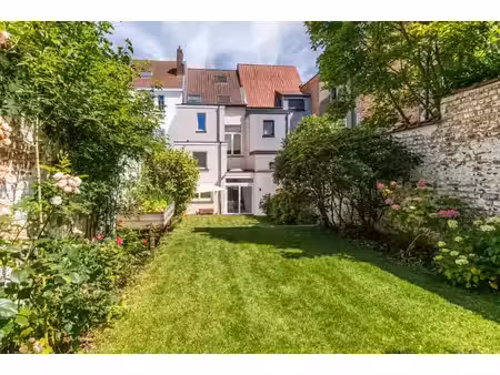 maison à vendre avec terrasse et jardin , uccle (rbw80784)