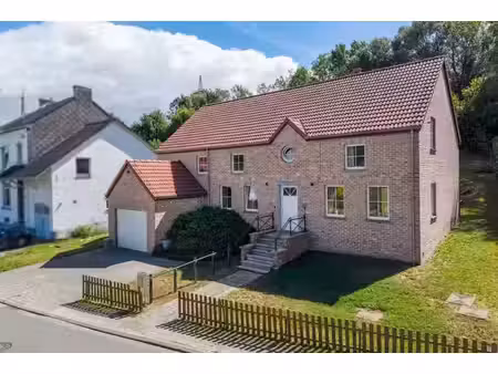 villa à vendre avec garage et terrasse , court-saint-étienne (vbe62727)