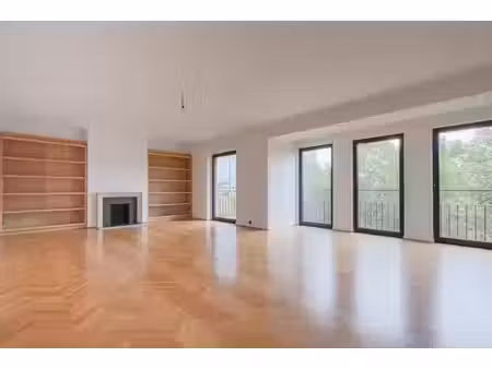 appartement à vendre avec terrasse et 3 chambres , ixelles (vbe62050)