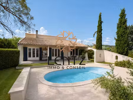 maison de plain-pied avec piscine sur plus de 2 000 m² de terra