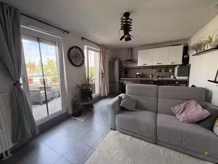 bel appartement 2 pièces meublé, 2 balcons, 1 parking