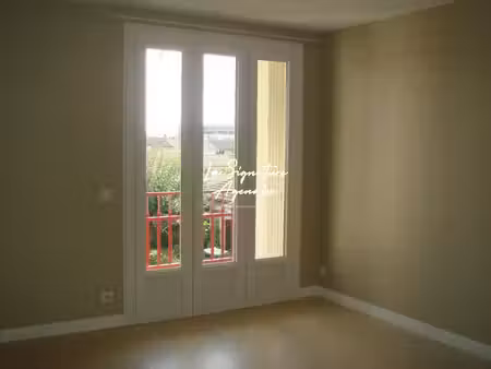 t3 avec balcon et garage – quartier stade d'armandie