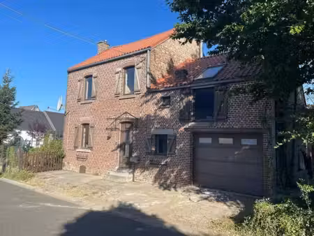 belle maison villageoise avec jardin arbore