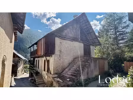 vallouise - petit hameau - jolie maison du pays a renover