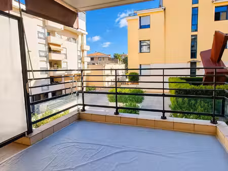 2 pièces 52m², terrasse, parking - résidence avec gardien