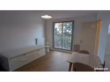 studio meublé 27,5 m² avec balcon – proche facs / chu – disponible immédiatement
