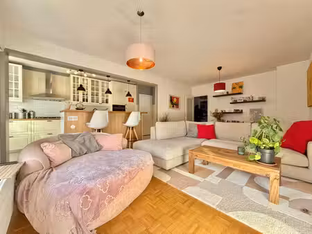 charmant appartement 2ch meublé dans le quartier chazal