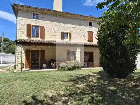 jolie maison avec grand terrain