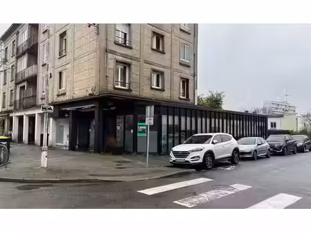 location commerce lorient 56100 209m²