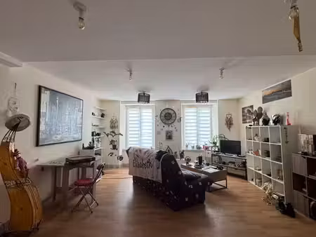 f3 duplex avec terrasse hypercentre de ville de saint-junien