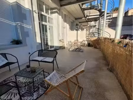 f3 centre ville avec terrasse et parking