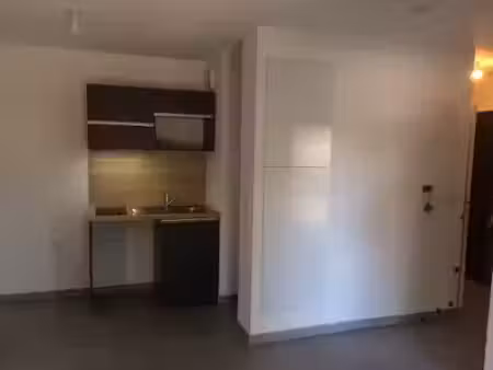 proche du centre de pornic, beau t2 en location de 42 m2
